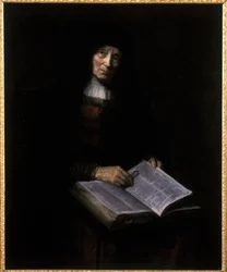 Vieille femme avec un livre